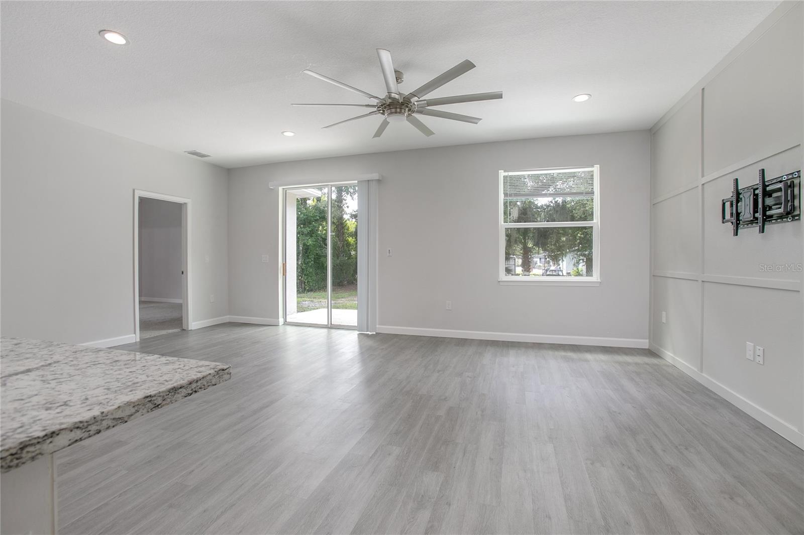 Image 7 of 13 For 1214 Thompson Avenue