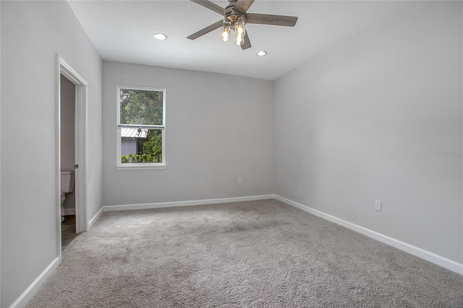 Image 9 of 13 For 1214 Thompson Avenue