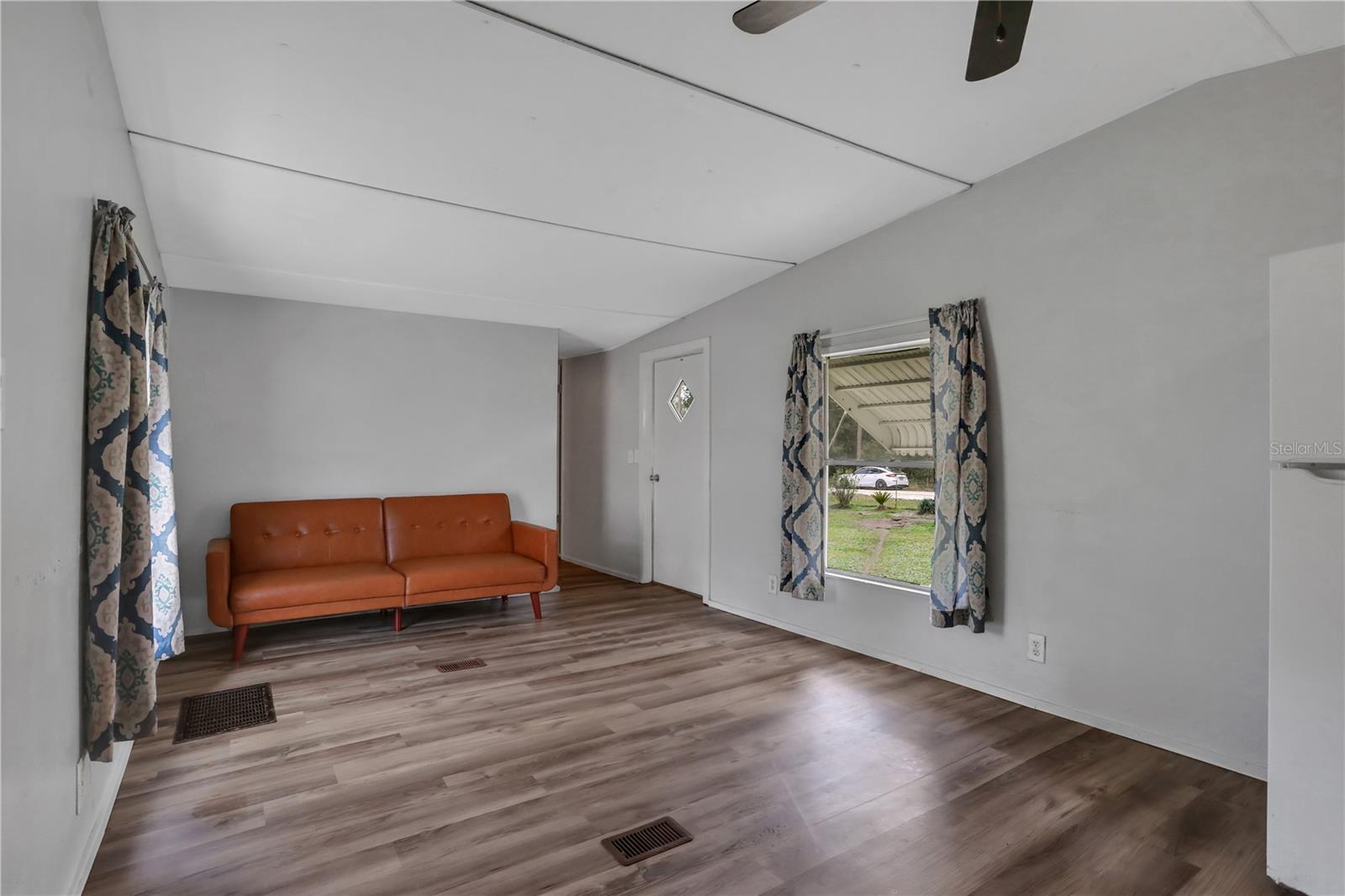 Image 4 of 44 For 138 Don Quixote Street