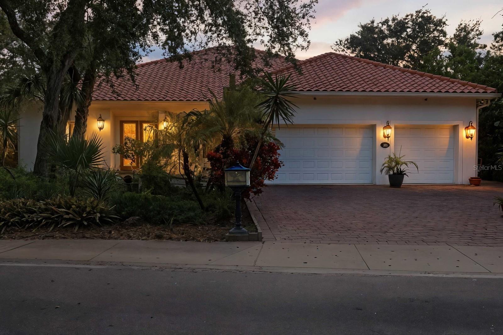 Image 2 of 67 For 105 Beach Street