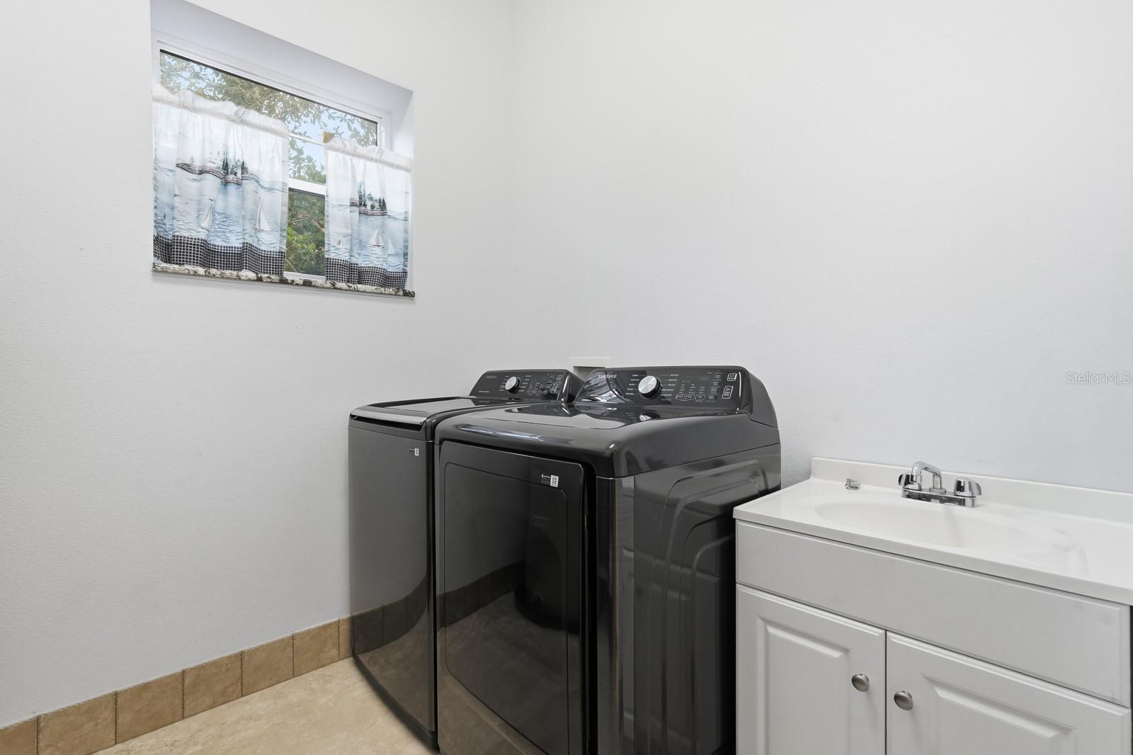 Image 34 of 67 For 105 Beach Street