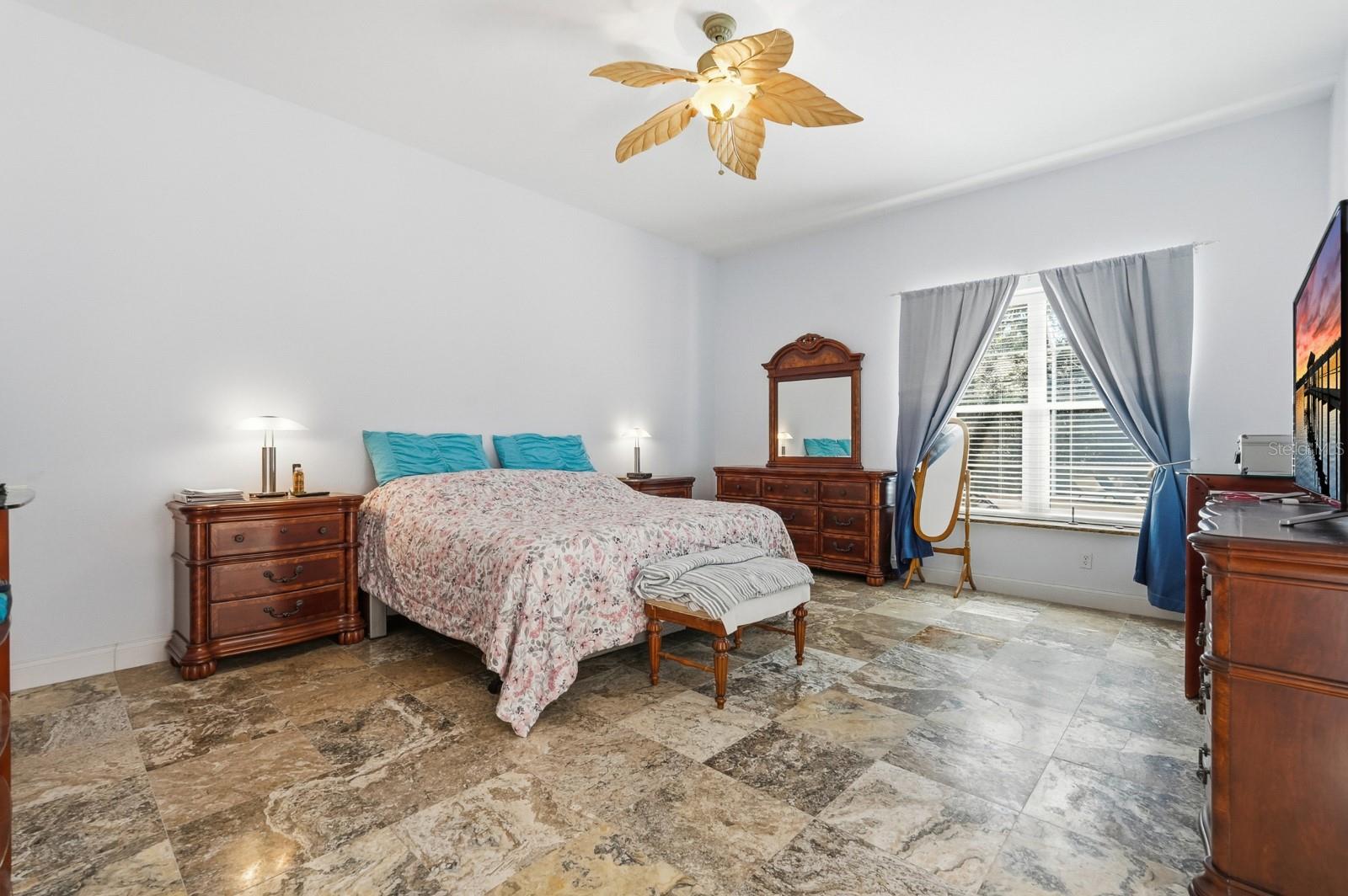 Image 36 of 67 For 105 Beach Street