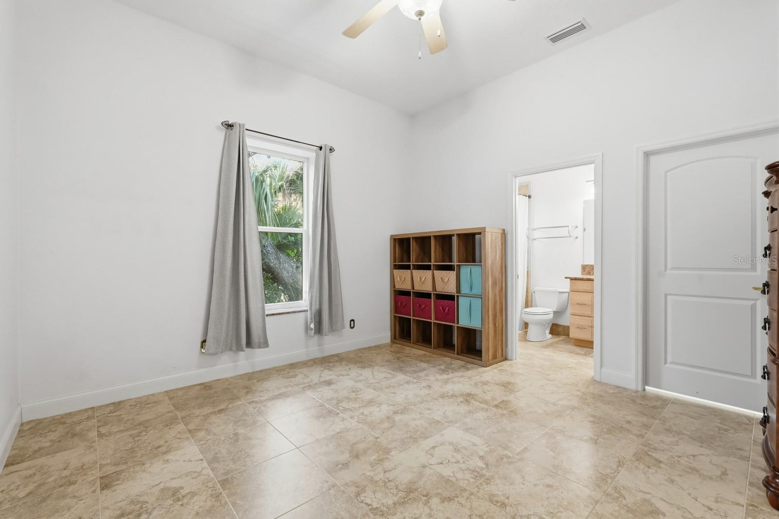 Image 44 of 67 For 105 Beach Street