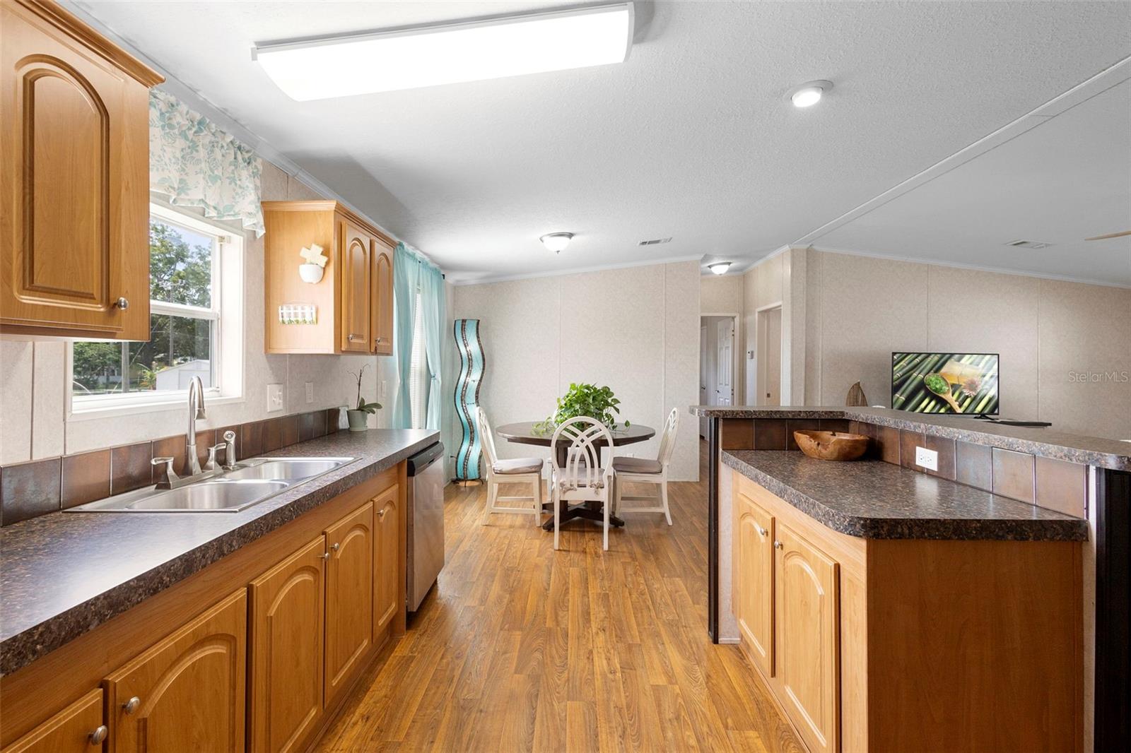 Image 10 of 41 For 4393 Maple Avenue