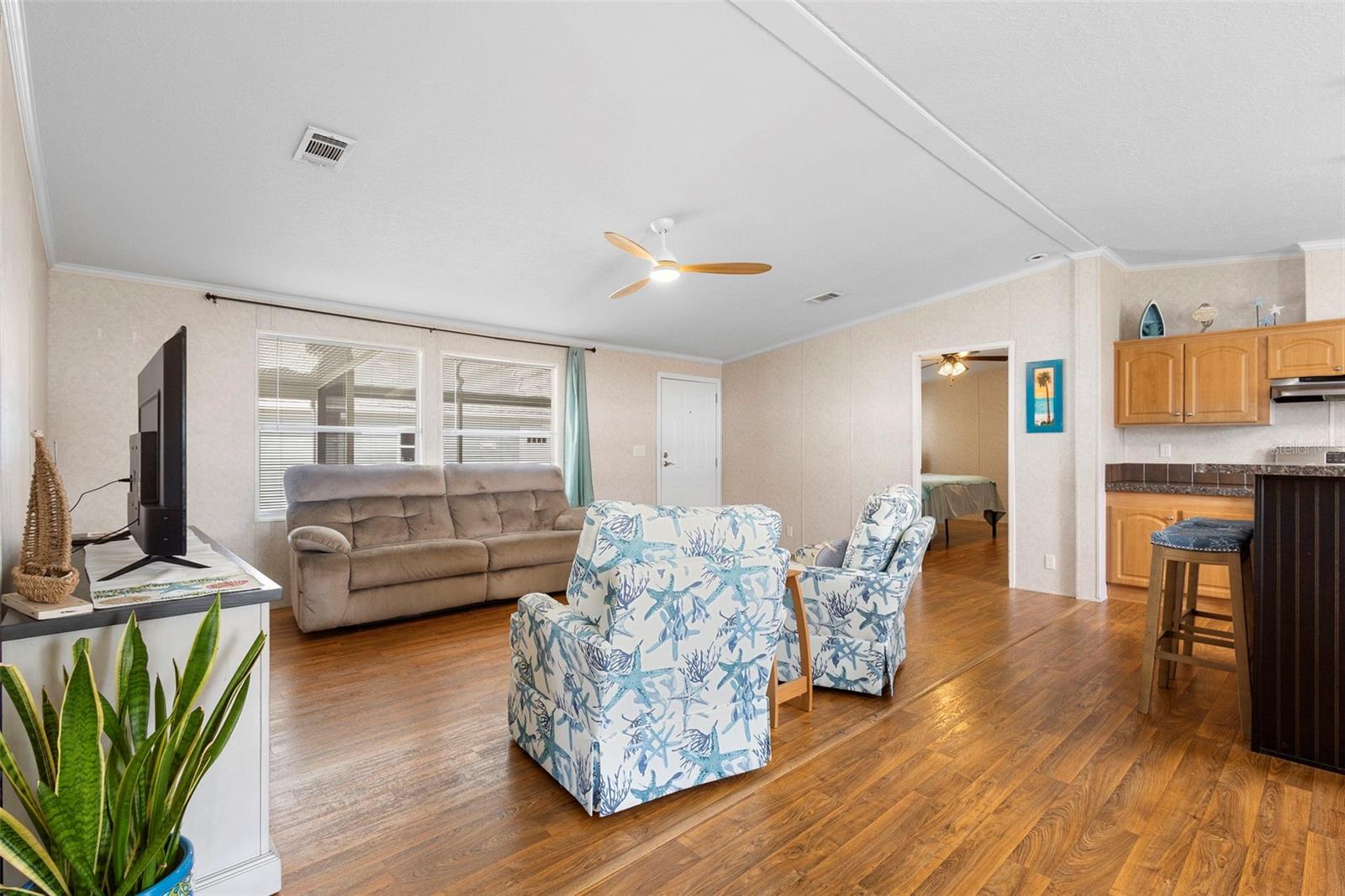 Image 4 of 41 For 4393 Maple Avenue