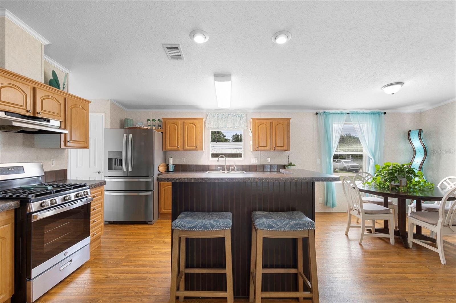 Image 6 of 41 For 4393 Maple Avenue