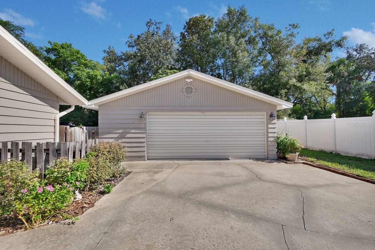 Image 36 of 38 For 569 Parkdale Court