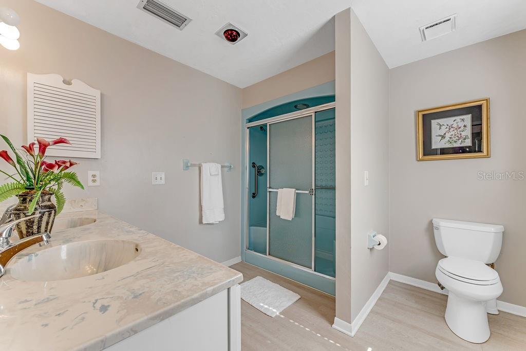 Image 10 of 25 For 5943 Trailwood Drive