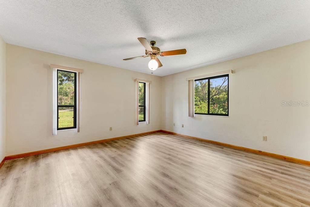 Image 16 of 25 For 5943 Trailwood Drive