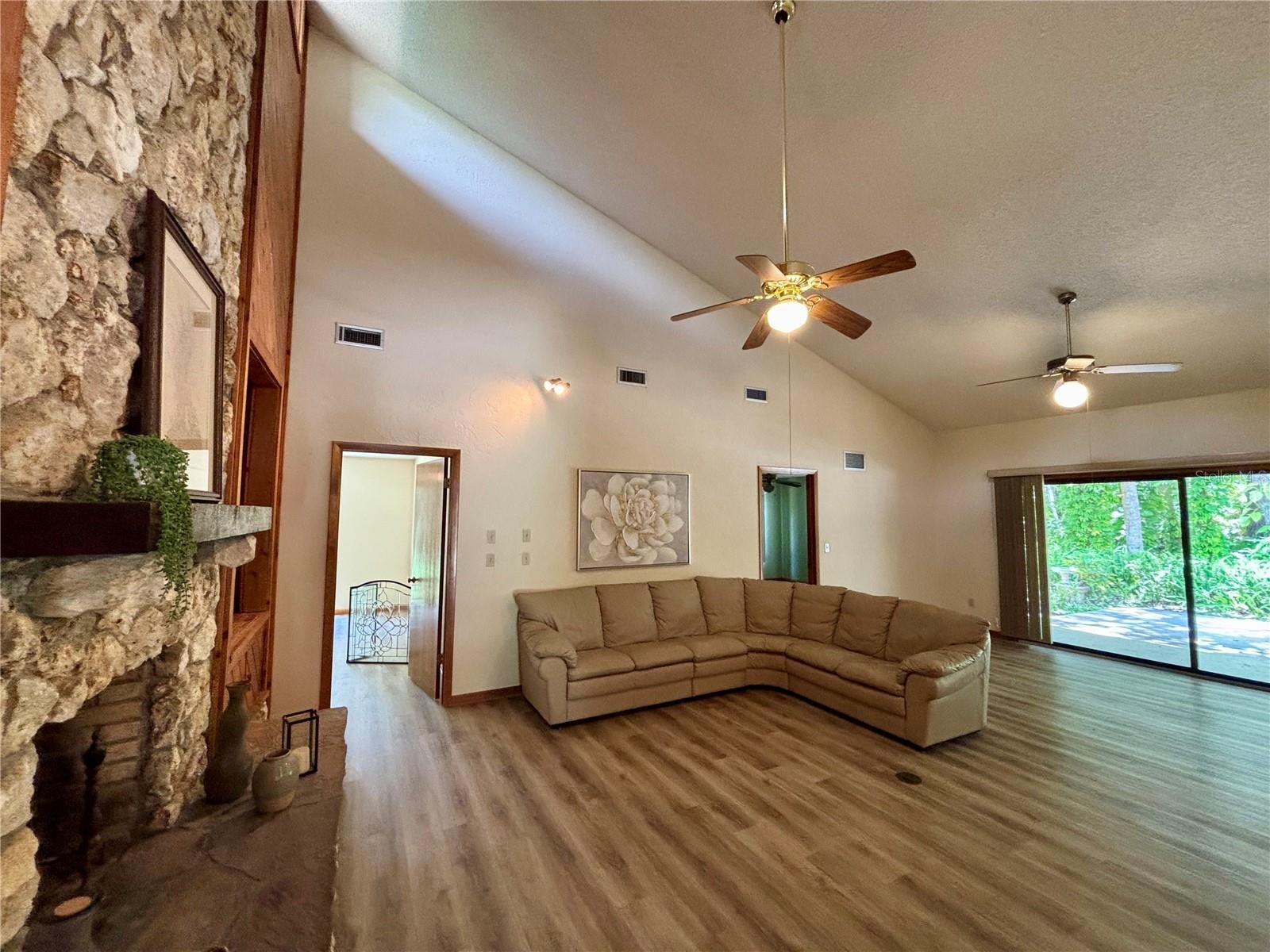 Image 9 of 25 For 5943 Trailwood Drive