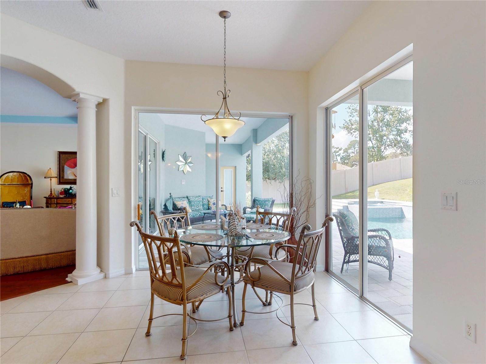 Image 11 of 94 For 253 Glen Abbey Lane