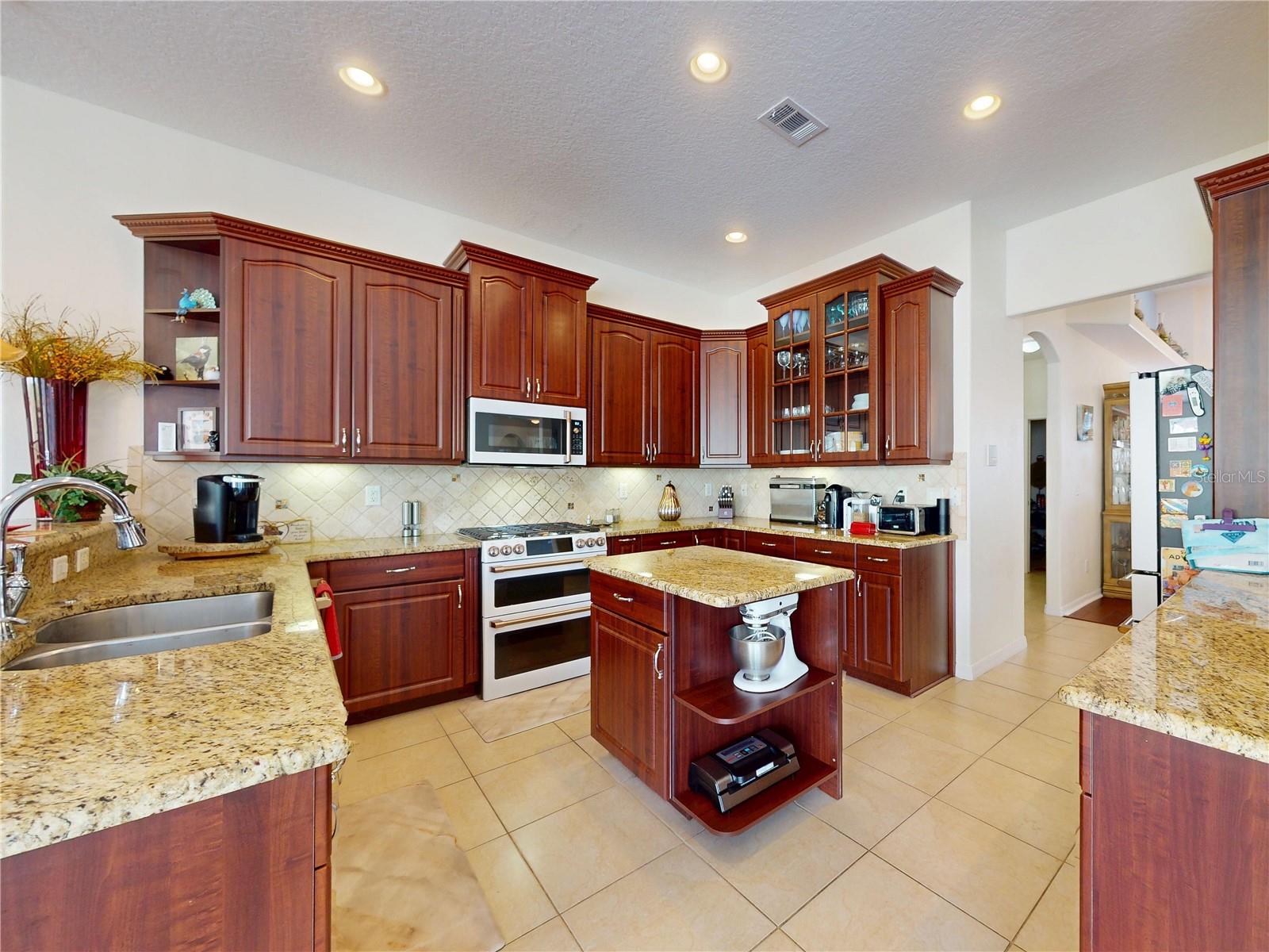 Image 14 of 94 For 253 Glen Abbey Lane
