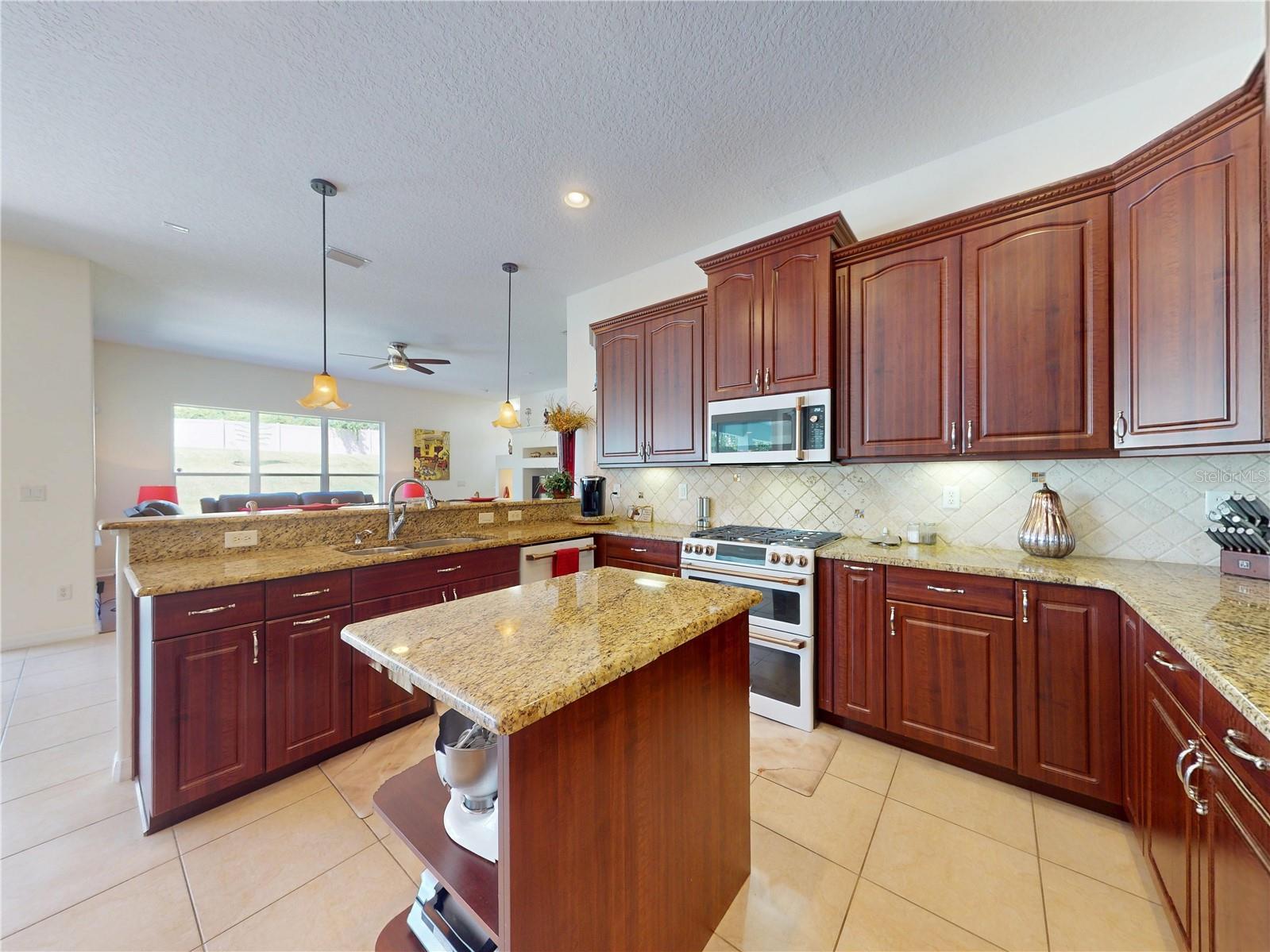 Image 17 of 94 For 253 Glen Abbey Lane