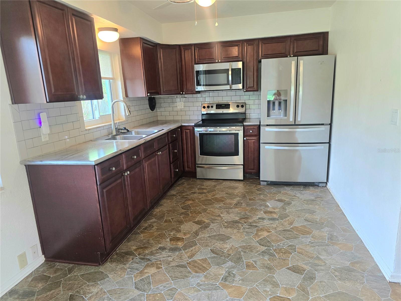 Image 10 of 33 For 817 Euclid Avenue