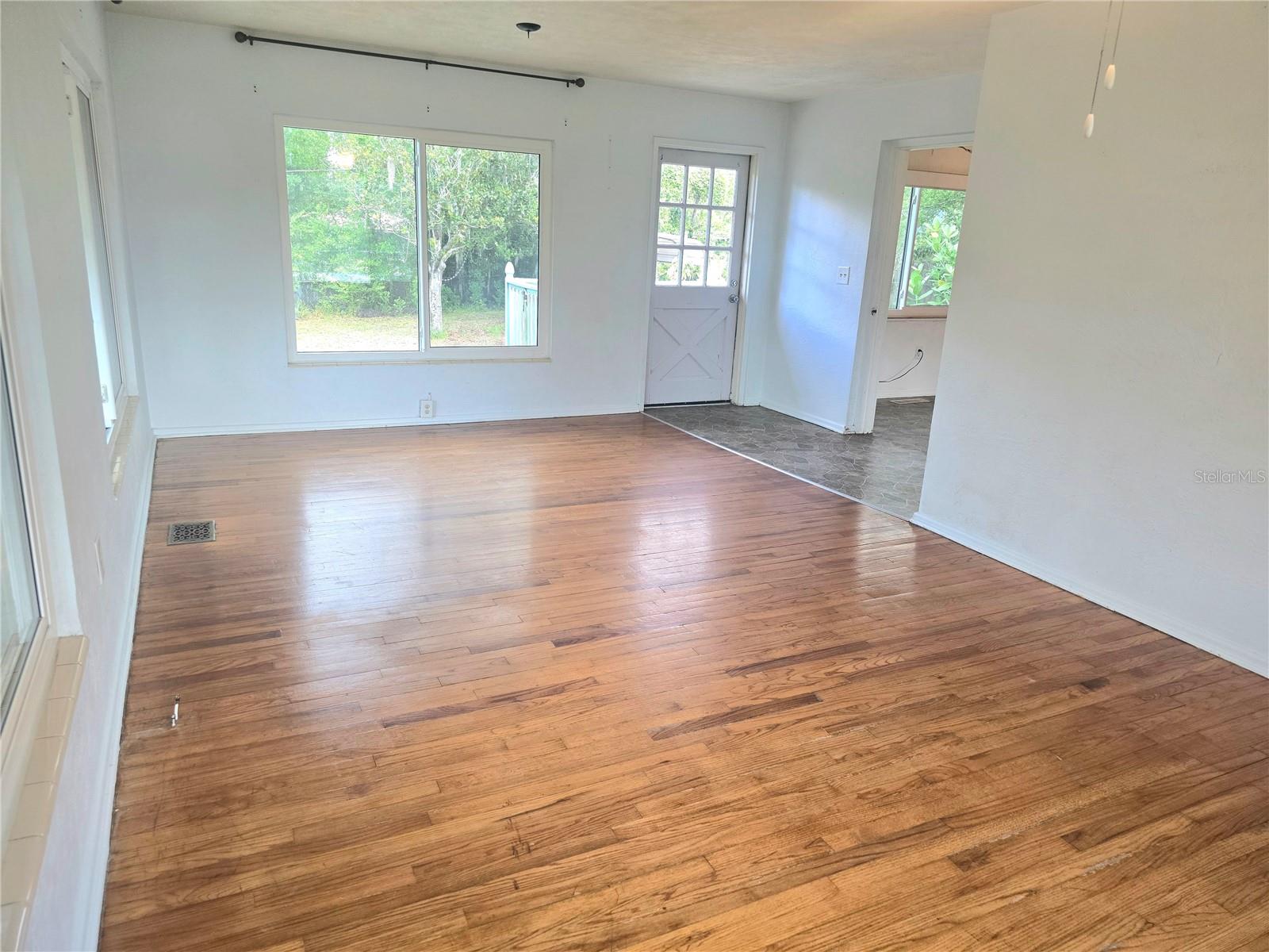 Image 12 of 33 For 817 Euclid Avenue