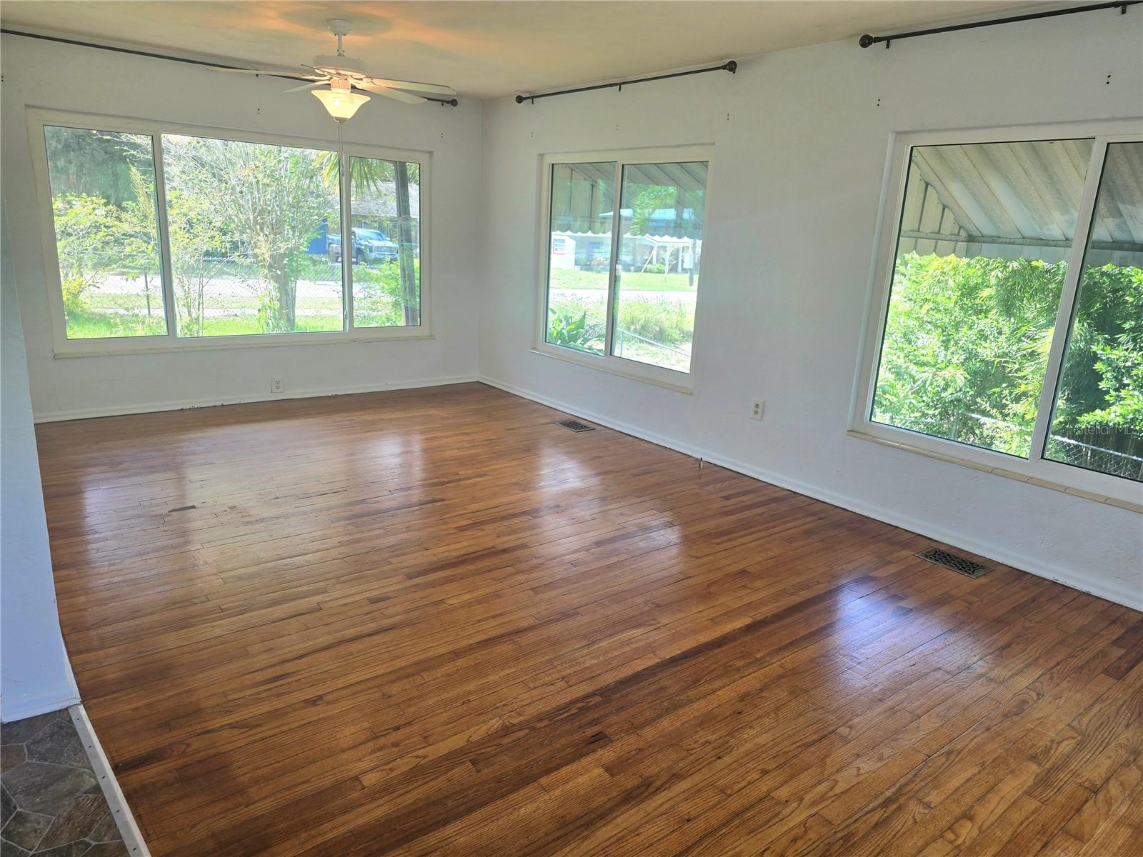 Image 14 of 33 For 817 Euclid Avenue