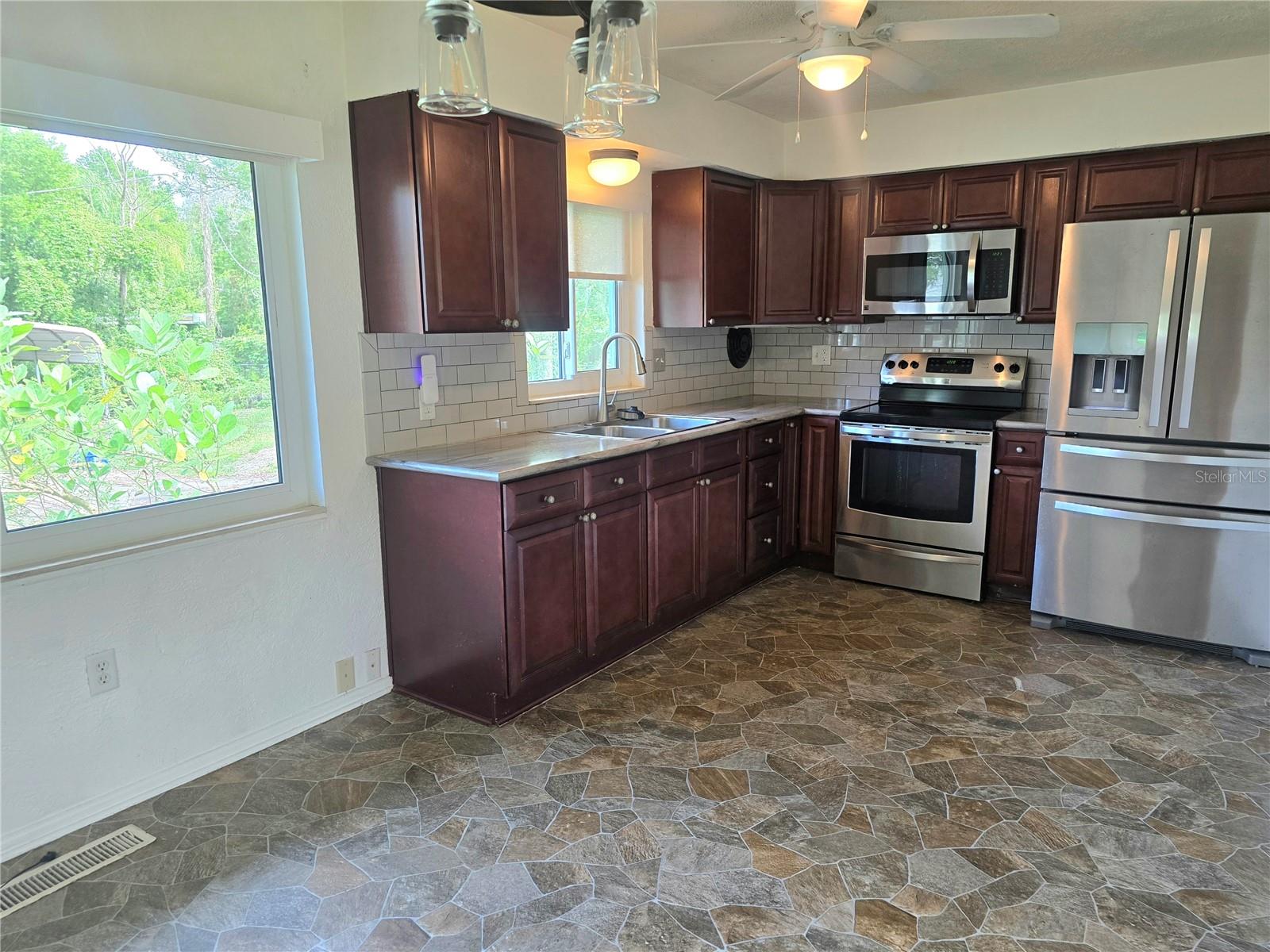 Image 9 of 33 For 817 Euclid Avenue