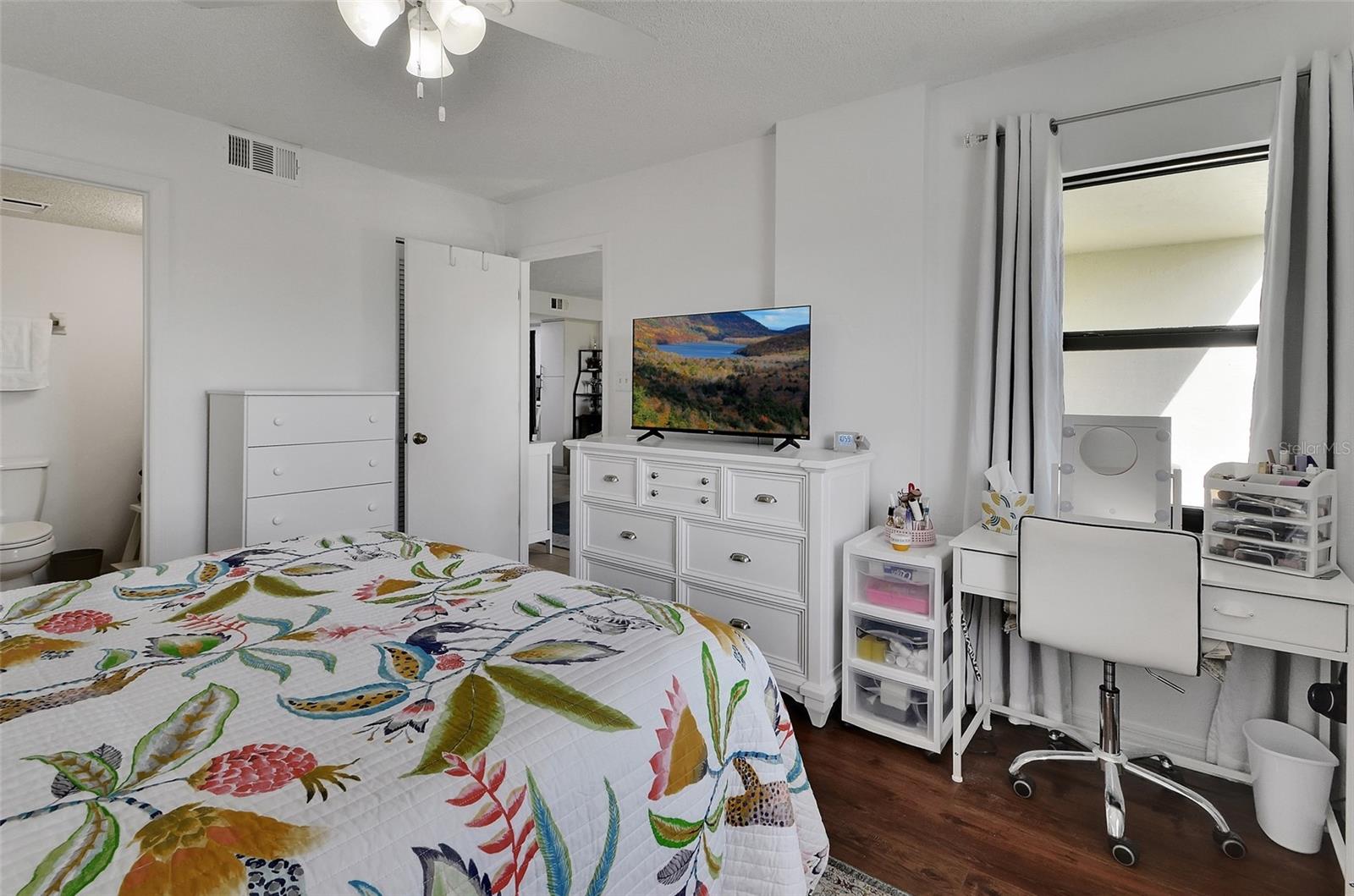 Image 14 of 33 For 3110 Ocean Shore Boulevard 1130