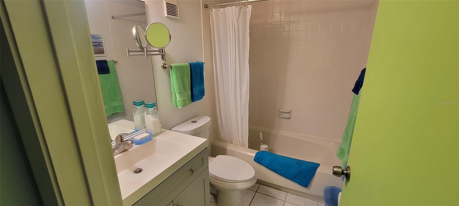 Image 12 of 19 For 160 Live Oak Woods Court 3c