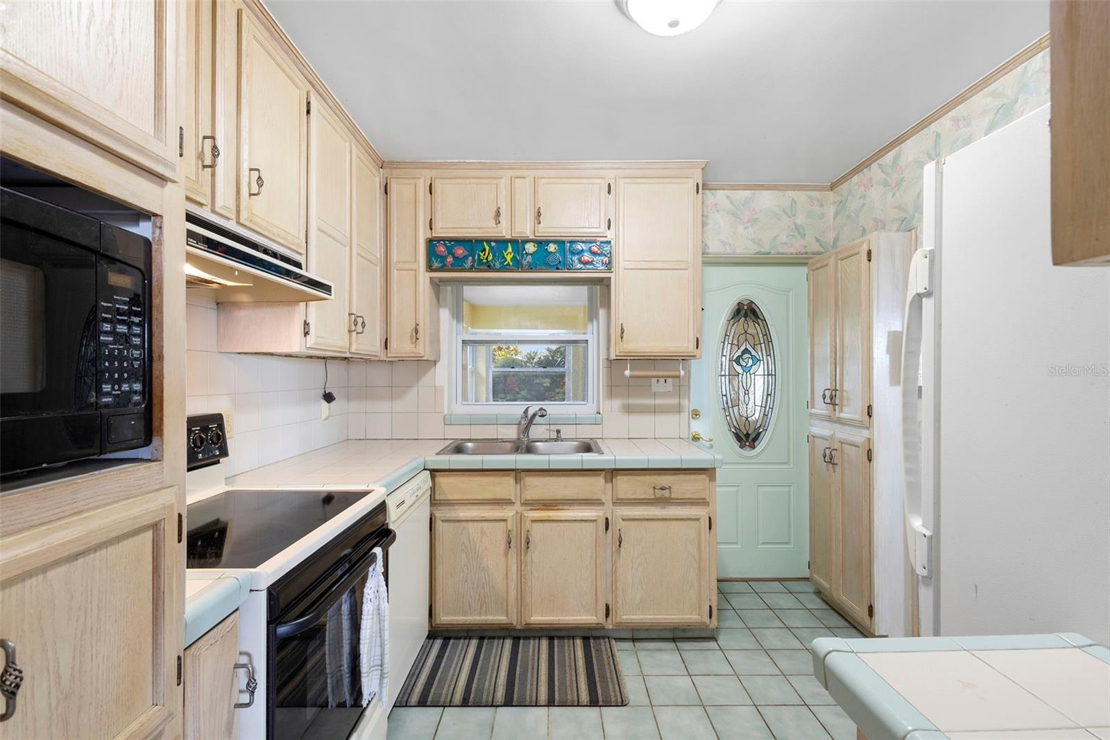 Image 14 of 40 For 721 Lake Avenue