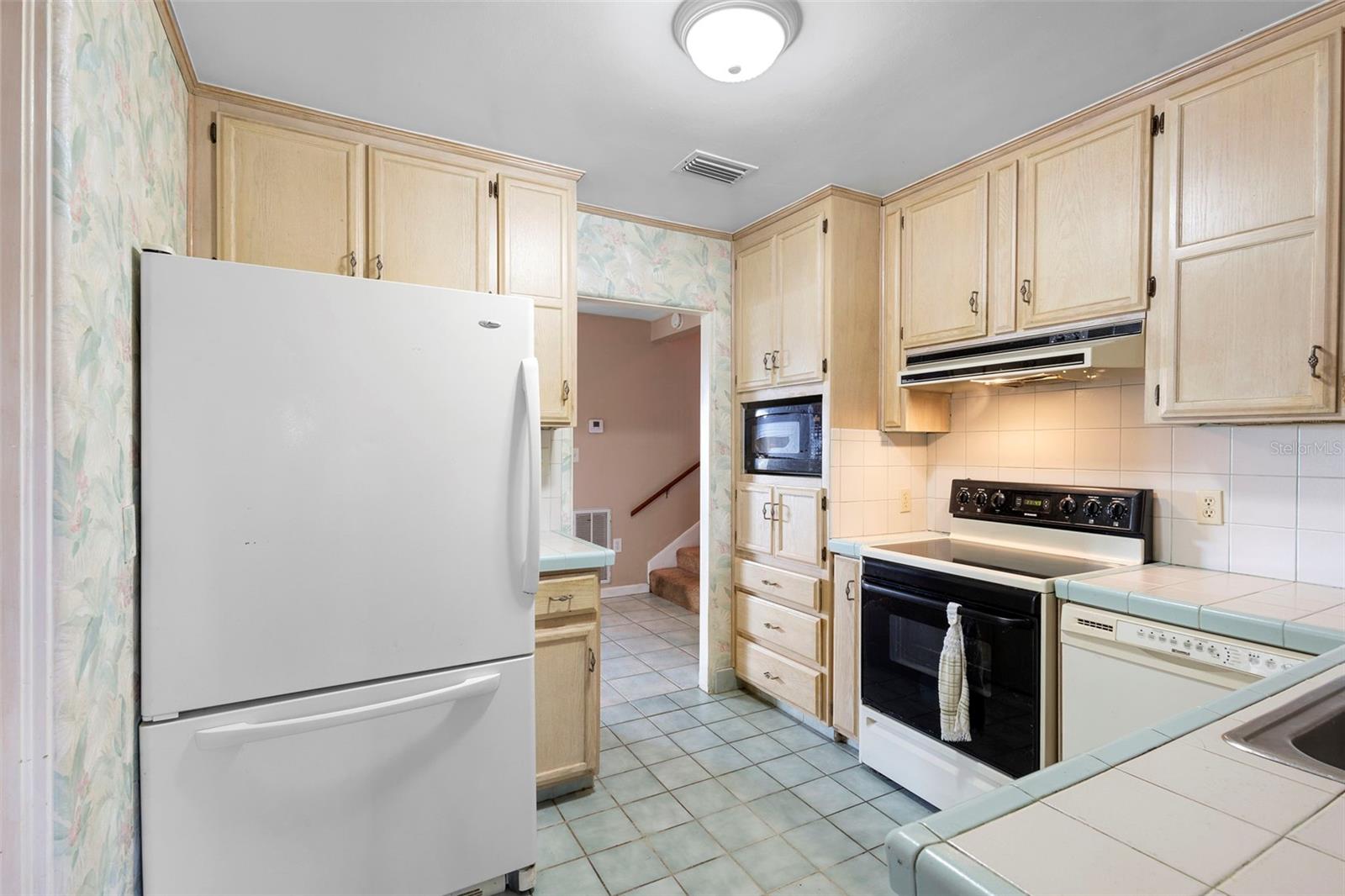 Image 15 of 40 For 721 Lake Avenue