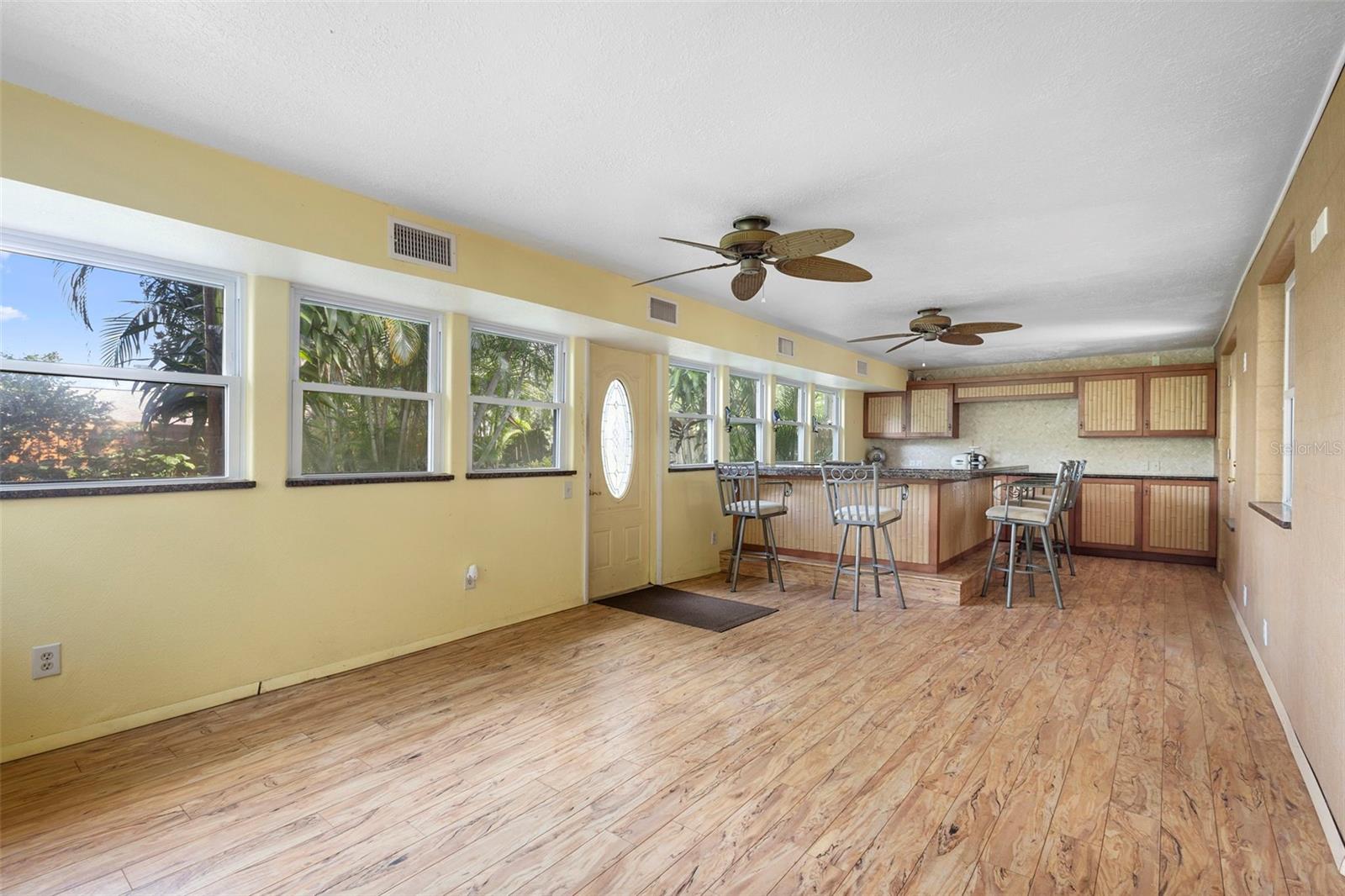Image 18 of 40 For 721 Lake Avenue