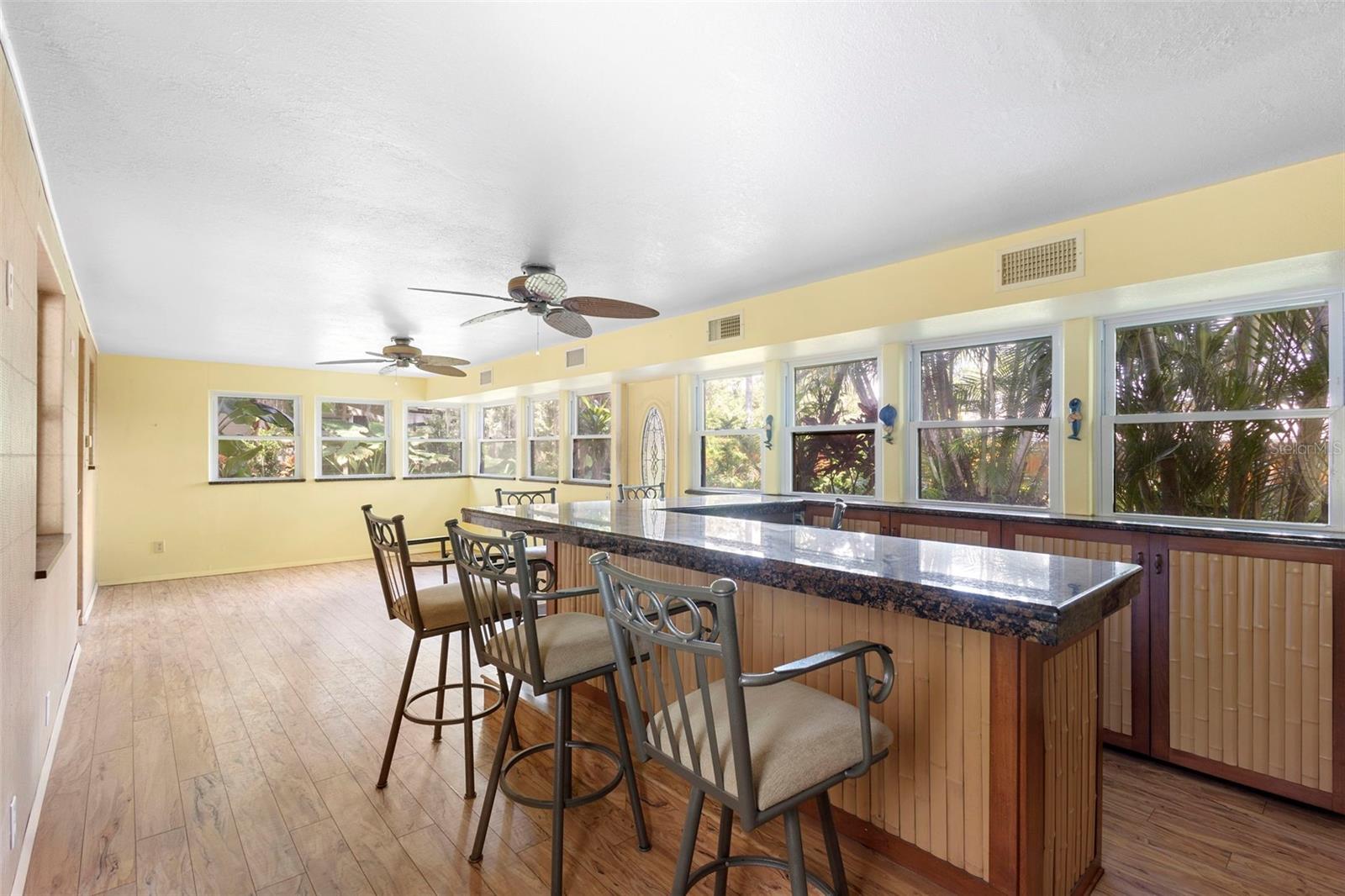 Image 21 of 40 For 721 Lake Avenue
