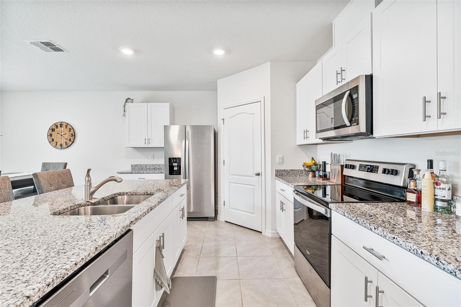 Image 10 of 37 For 511 Baroness Way