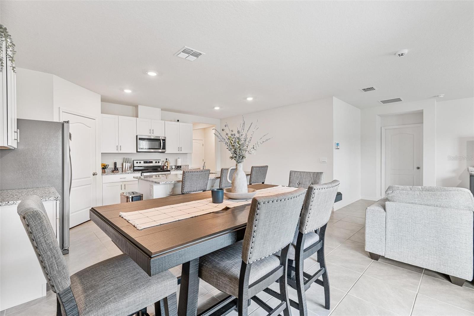 Image 11 of 37 For 511 Baroness Way