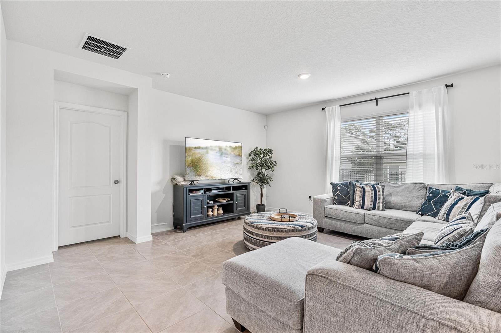 Image 15 of 37 For 511 Baroness Way