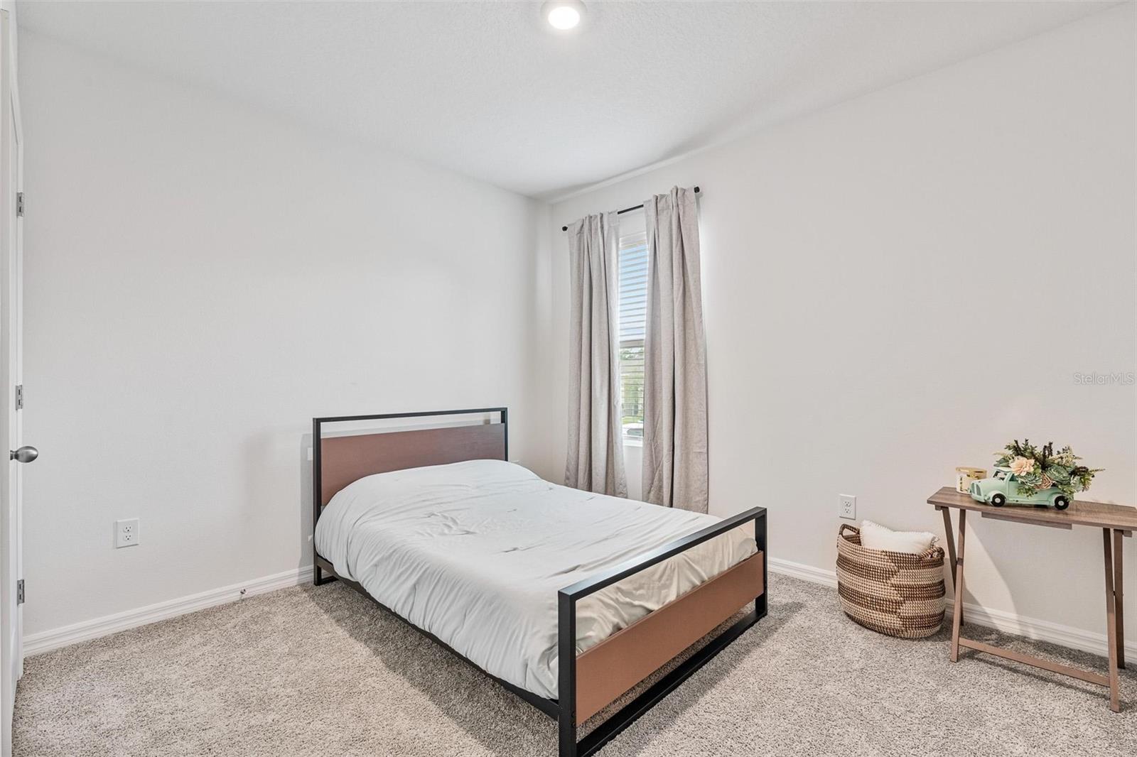 Image 24 of 37 For 511 Baroness Way