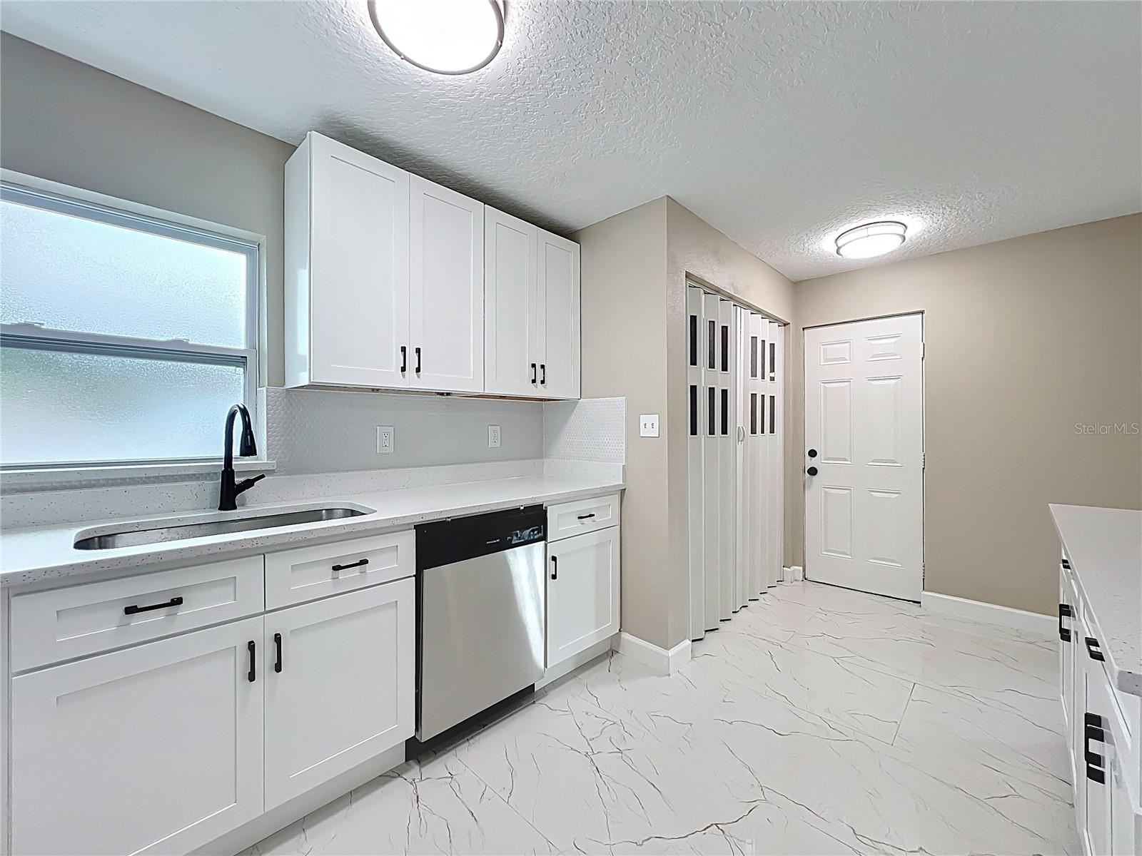 Image 13 of 56 For 3033 Sutton Dr