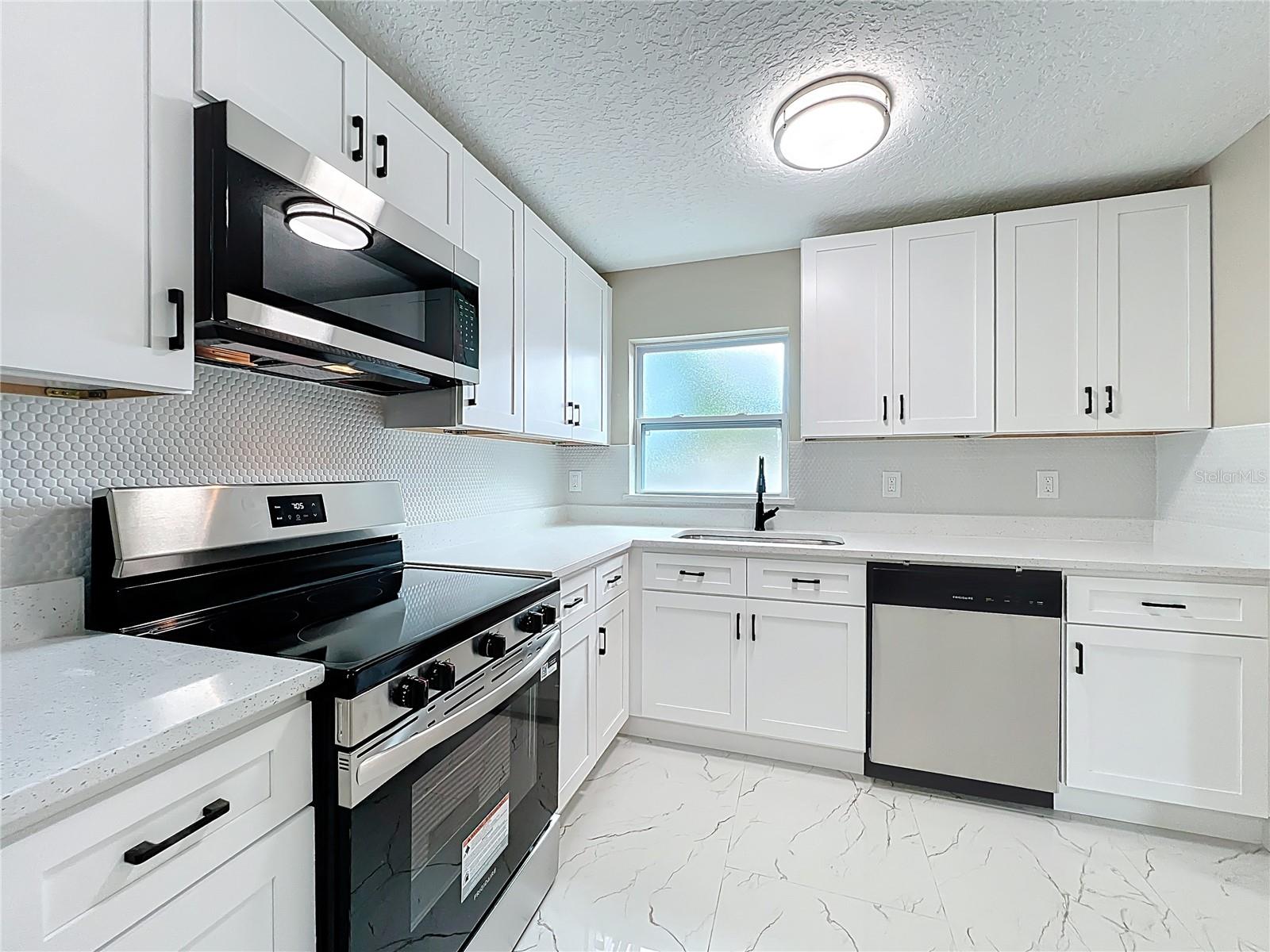 Image 14 of 56 For 3033 Sutton Dr