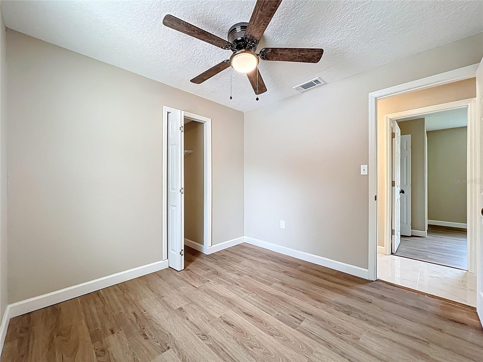 Image 21 of 56 For 3033 Sutton Dr