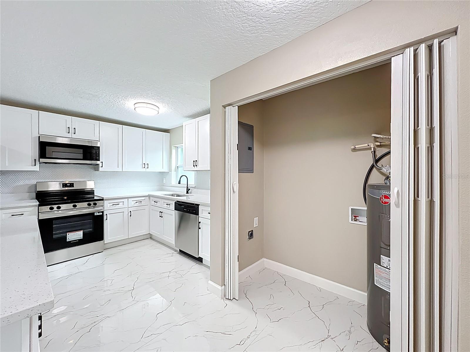 Image 9 of 56 For 3033 Sutton Dr