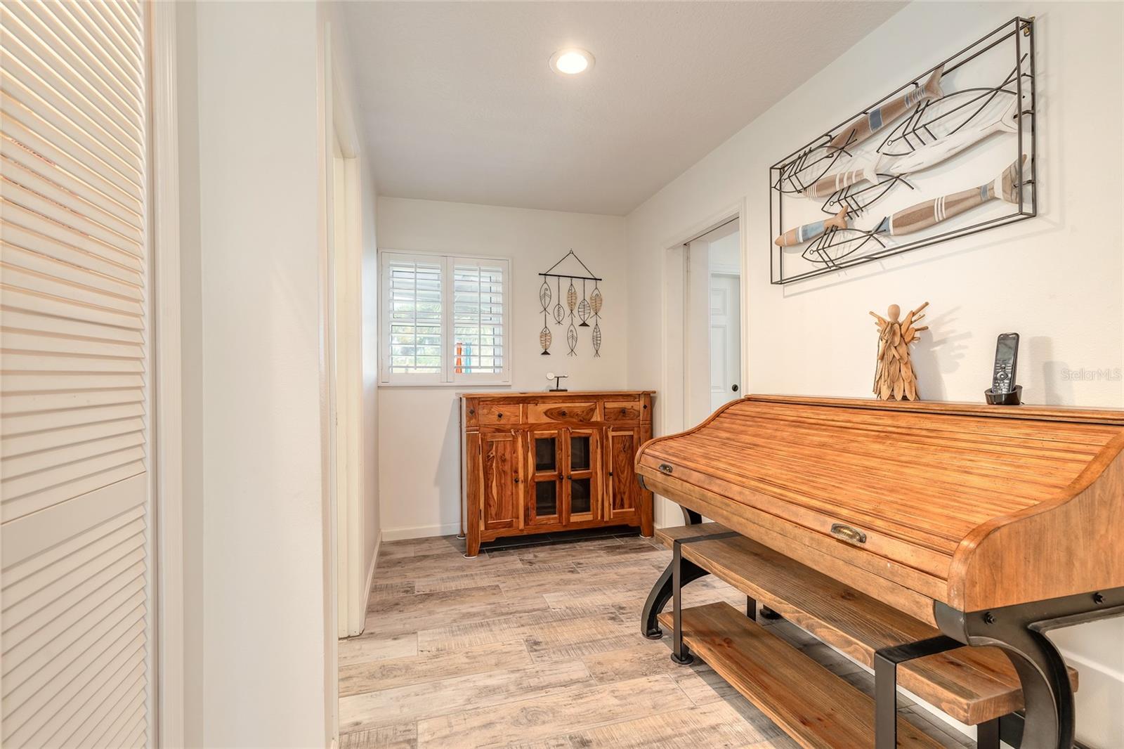 Image 12 of 43 For 9 Dolphin Avenue
