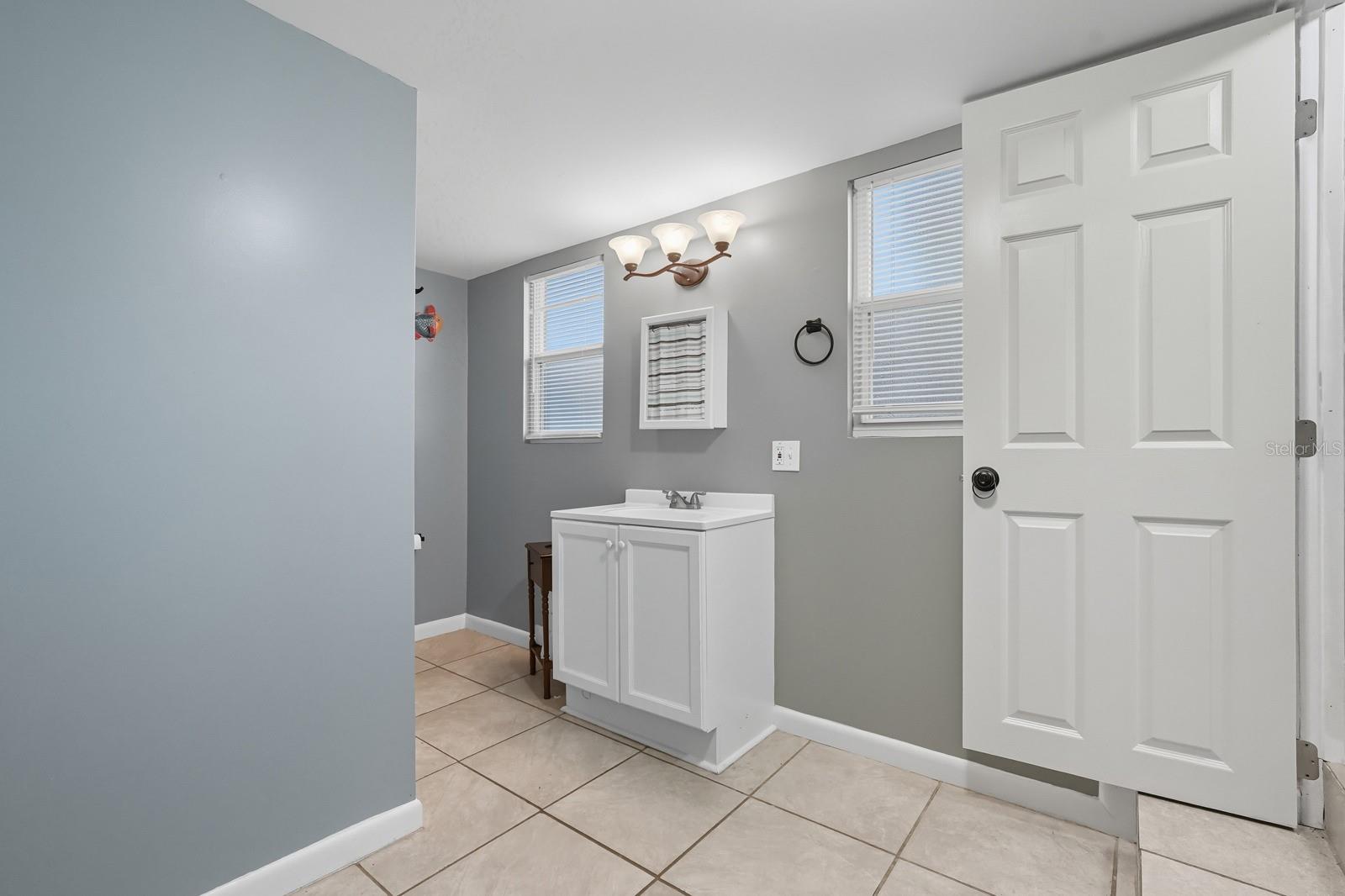 Image 31 of 57 For 141 Kingston Avenue