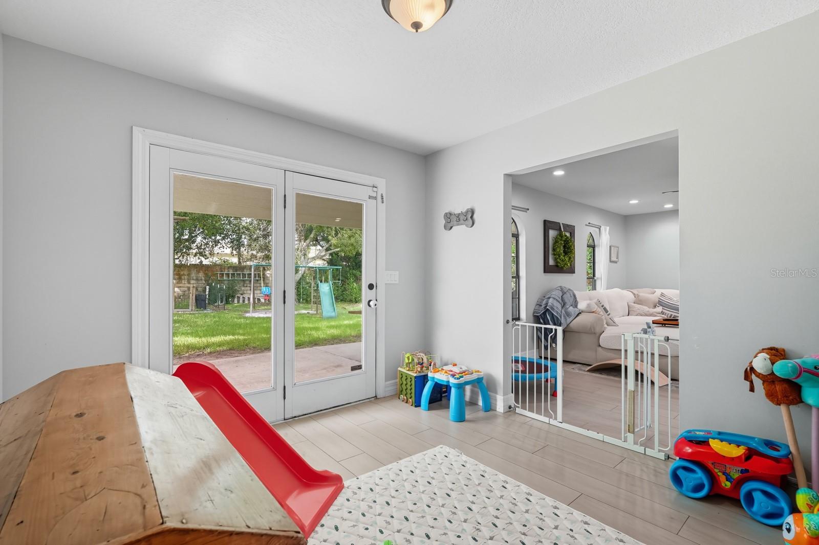 Image 13 of 49 For 2134 Riverside Drive