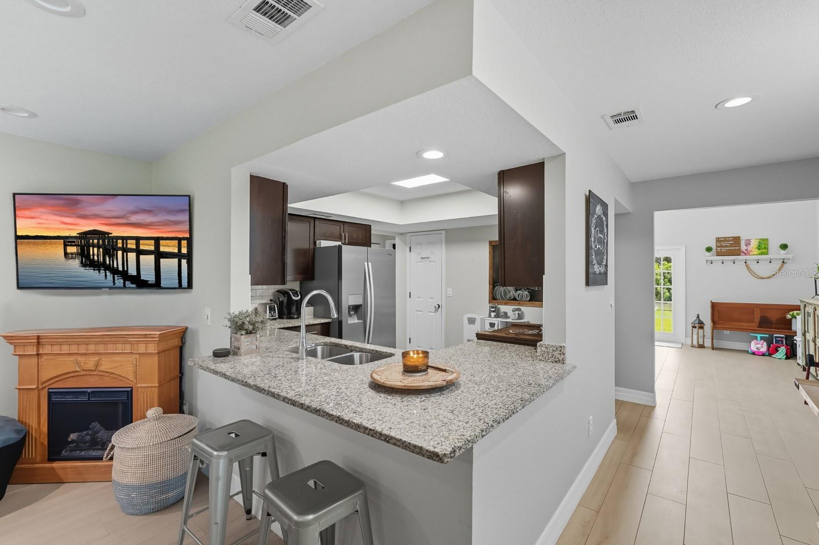 Image 14 of 49 For 2134 Riverside Drive