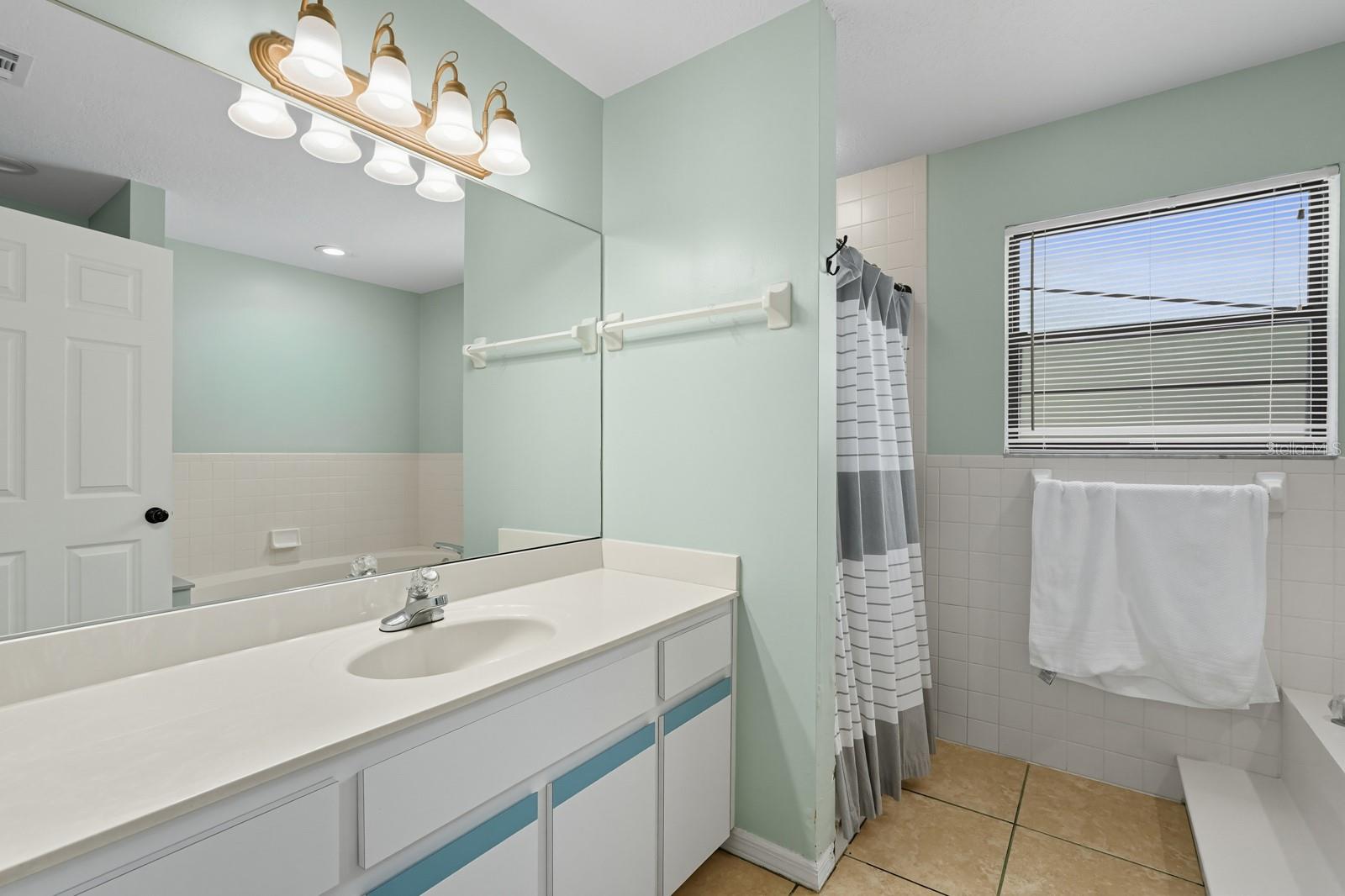 Image 23 of 49 For 2134 Riverside Drive