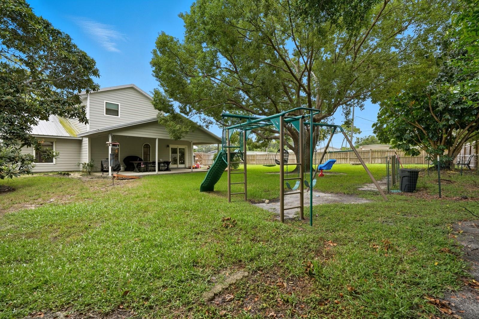 Image 39 of 49 For 2134 Riverside Drive