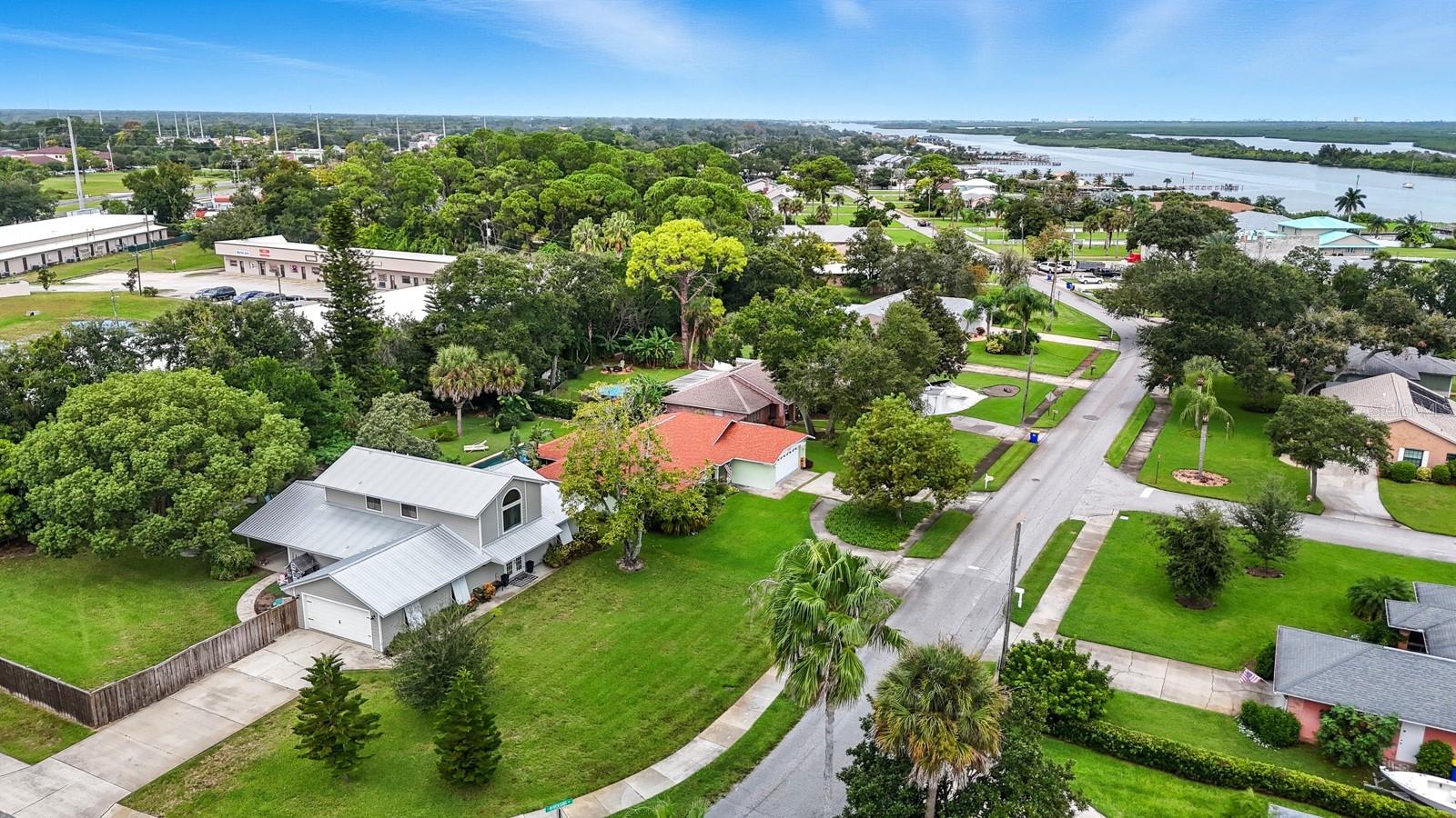 Image 4 of 49 For 2134 Riverside Drive