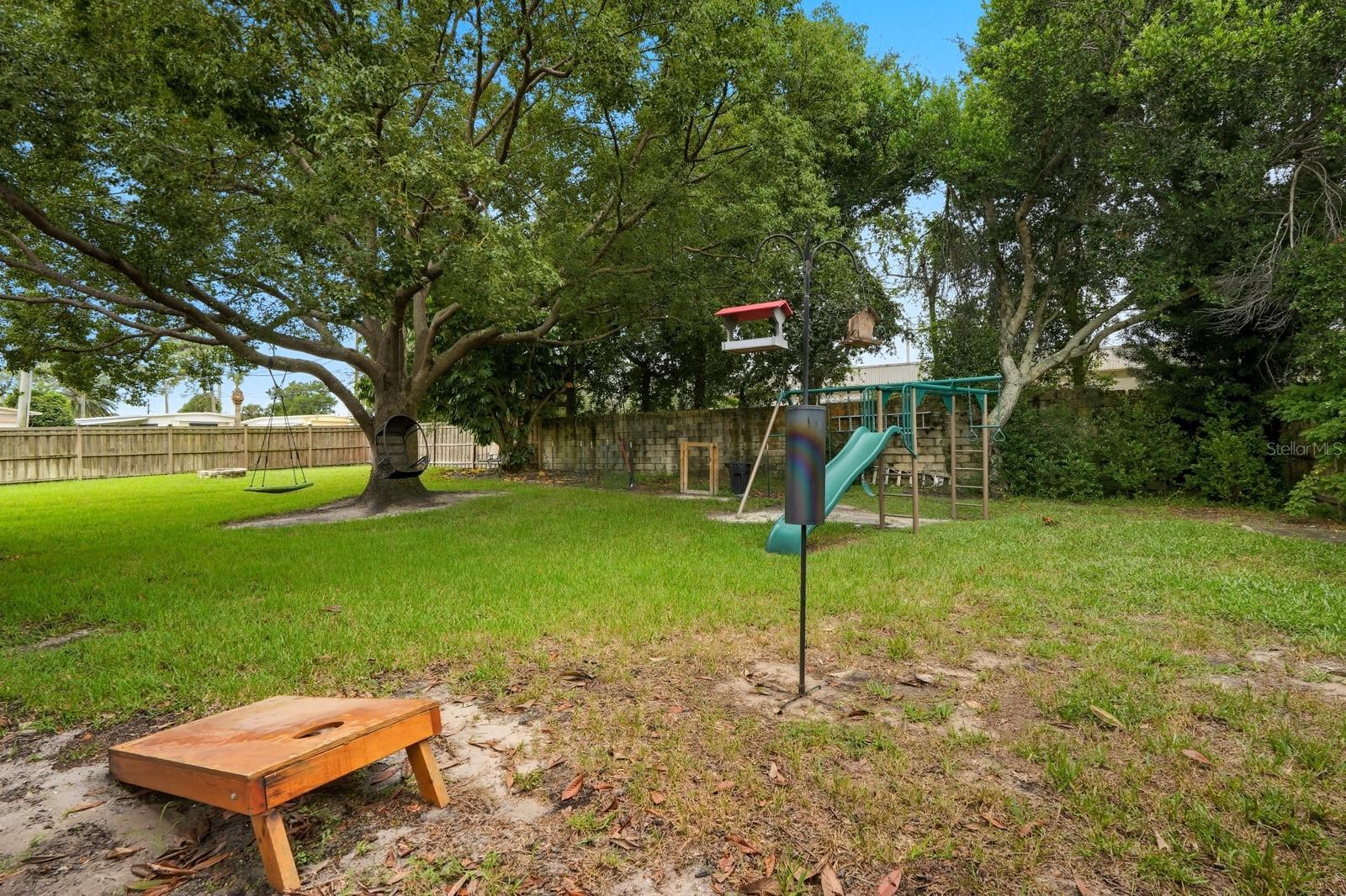 Image 40 of 49 For 2134 Riverside Drive
