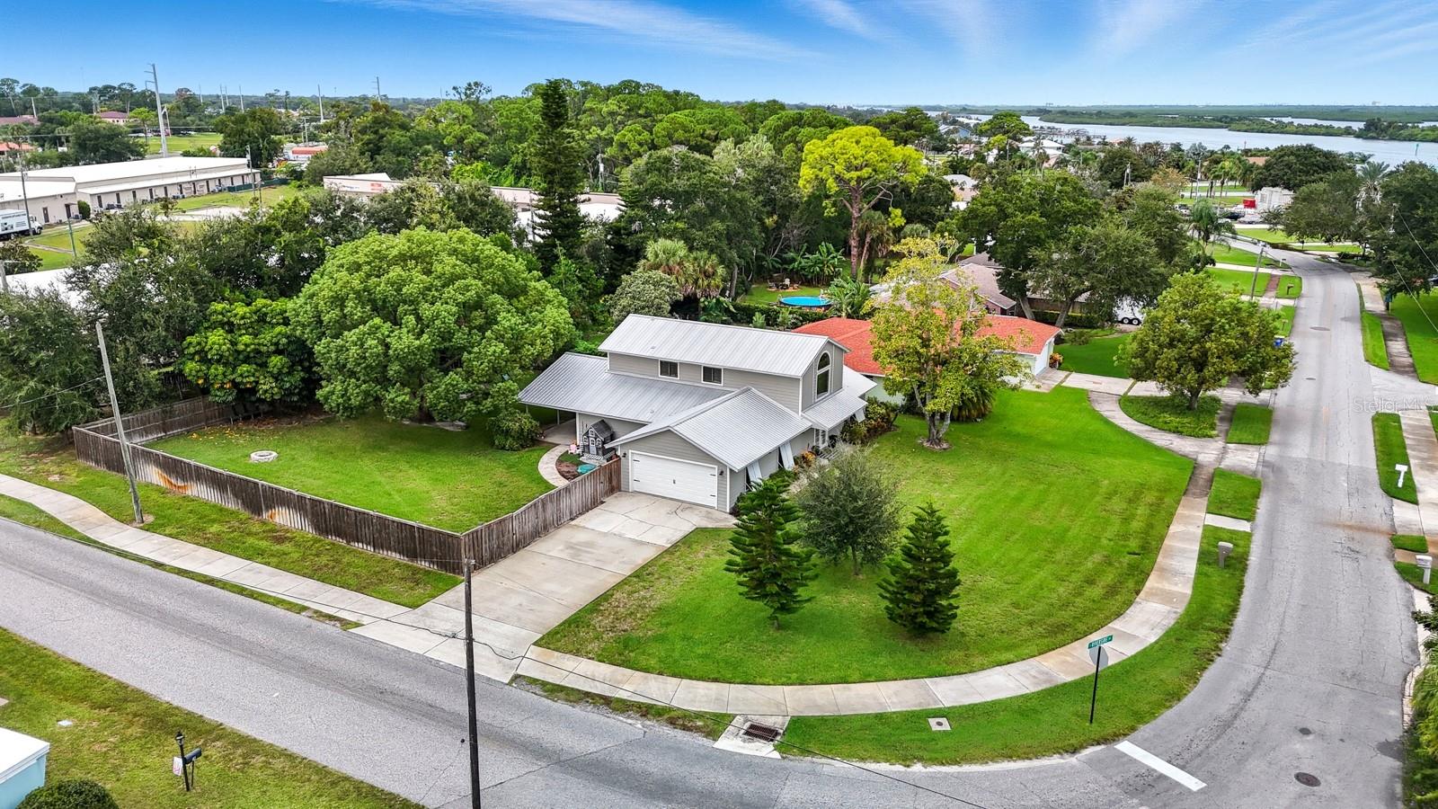 Image 43 of 49 For 2134 Riverside Drive