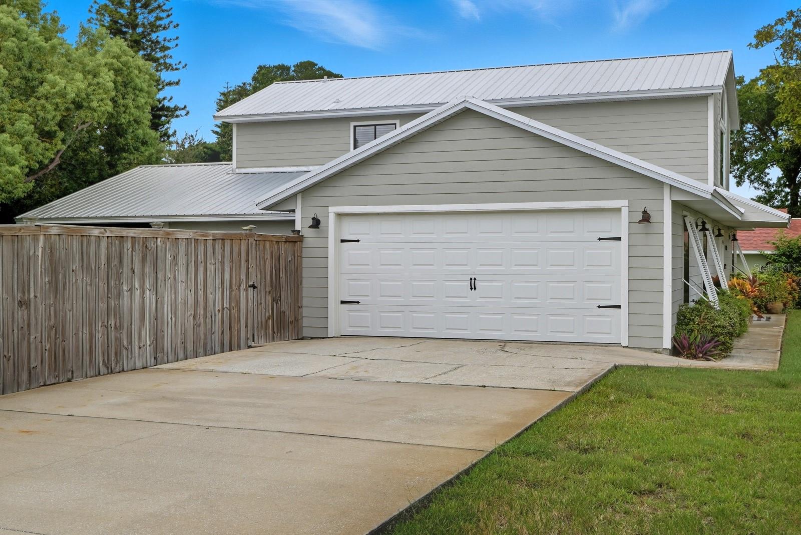 Image 44 of 49 For 2134 Riverside Drive