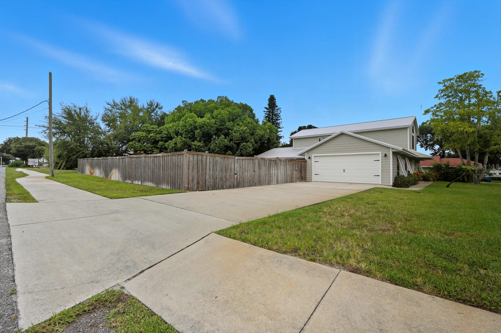 Image 45 of 49 For 2134 Riverside Drive