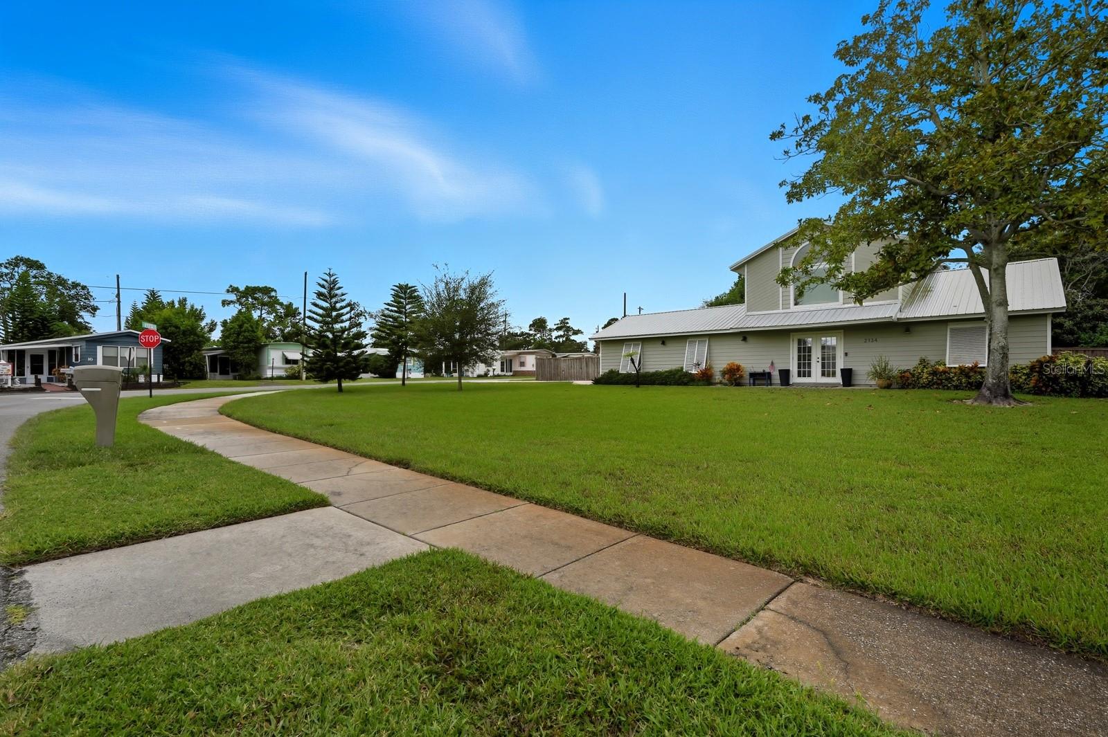 Image 46 of 49 For 2134 Riverside Drive
