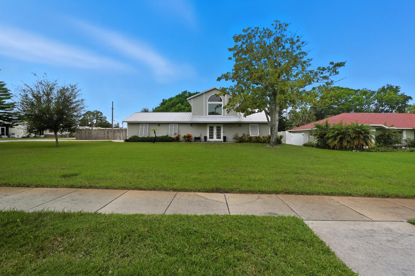 Image 47 of 49 For 2134 Riverside Drive