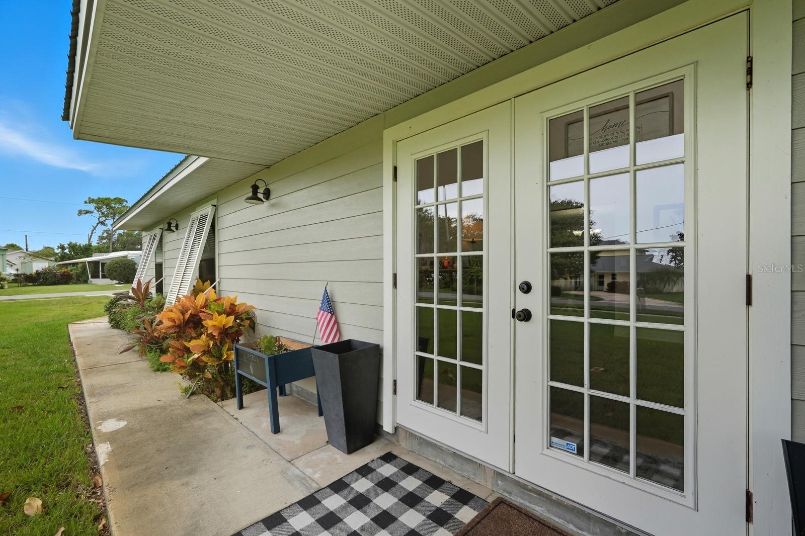 Image 6 of 49 For 2134 Riverside Drive