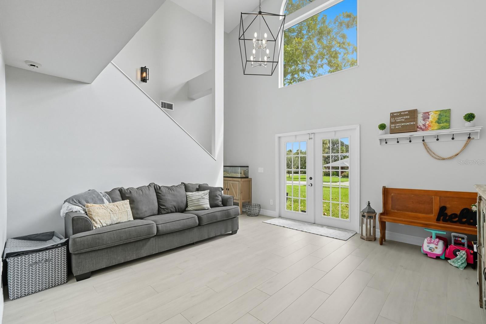Image 7 of 49 For 2134 Riverside Drive